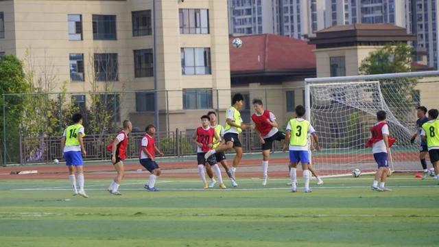 开云体育官方网址-图击“川超”南充队集训现场 9月7日热身赛对阵广元队